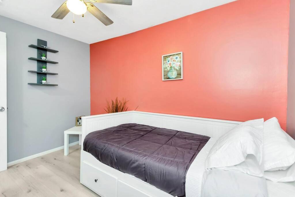 Cozy Bungalow With Patio & Grill, Private And Location Tampa Zewnętrze zdjęcie