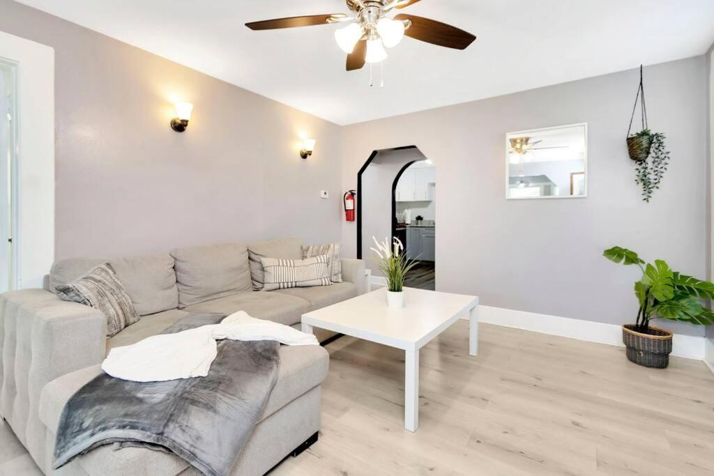 Cozy Bungalow With Patio & Grill, Private And Location Tampa Zewnętrze zdjęcie